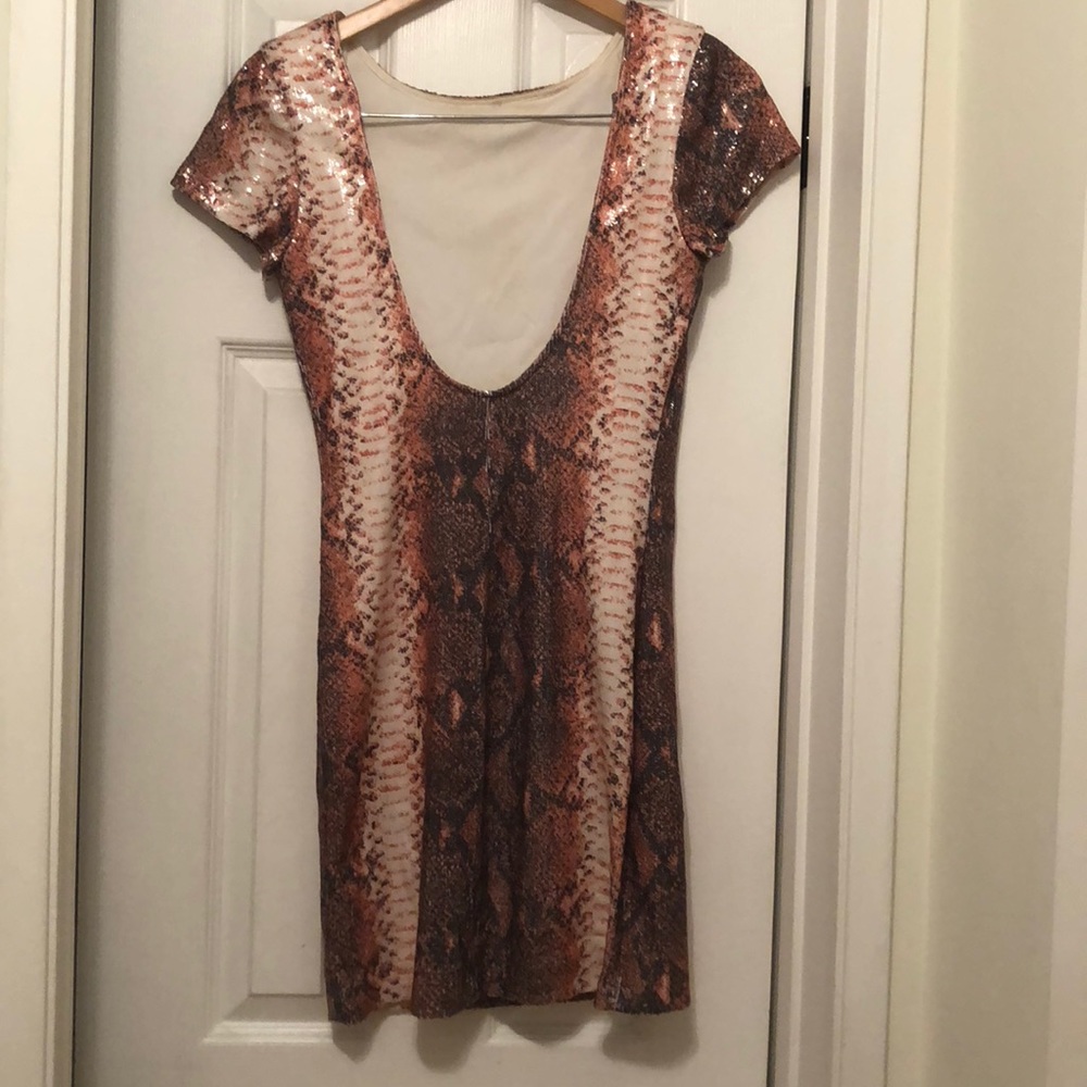 Dress - Picture 3 of 4